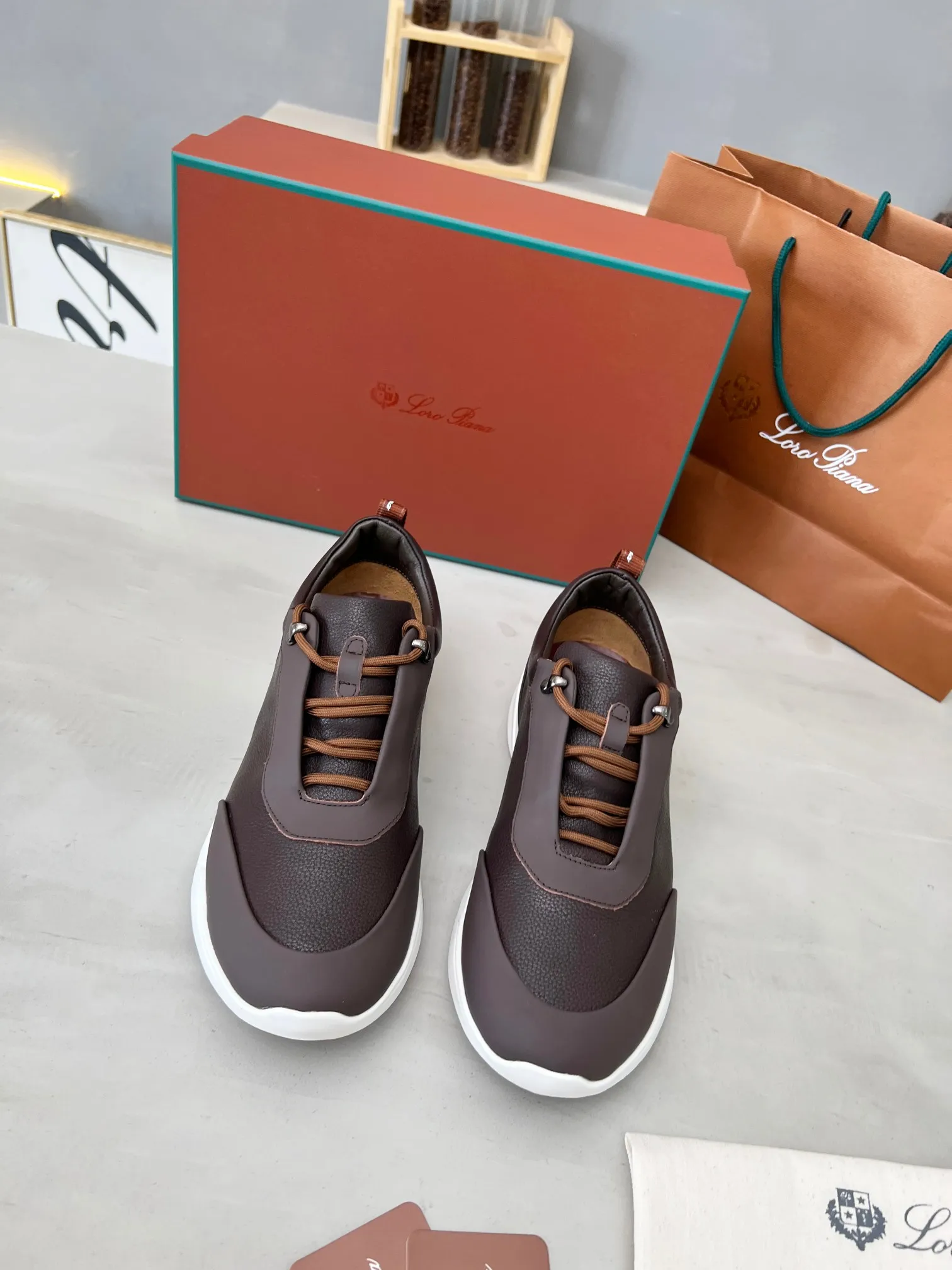 Men's shoes 💰660 🧚‍♂️Loro Piana*👉Top genuine grade👉Buy the original 1:1 copy💯💯💯 Founded the existing Loro Piana company on April 24, 1924. It is now the sixth generation of family business, providing top-quality products to customers who are discerning about taste and quality. ❤️ Imported silk calfskin and South Korean natural cowhide. The interior is made of imported A-grade water-dyed cowhide. 💯💯💯 Original molded base. 💯Authentic packaging code number: 39-46
